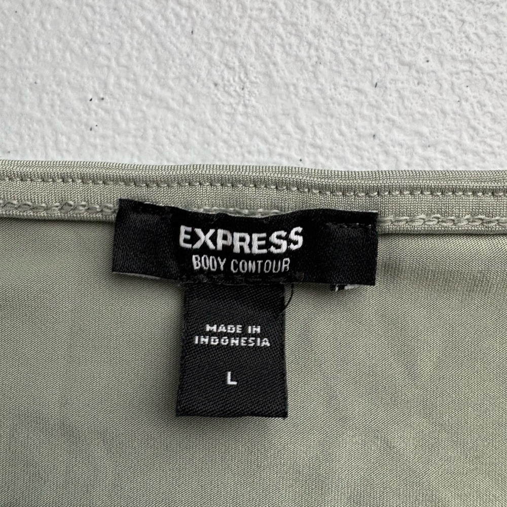 Express Sage Green Cropped Camisole with Spaghetti Straps and Fitted Style‎ - Picture 2 of 4